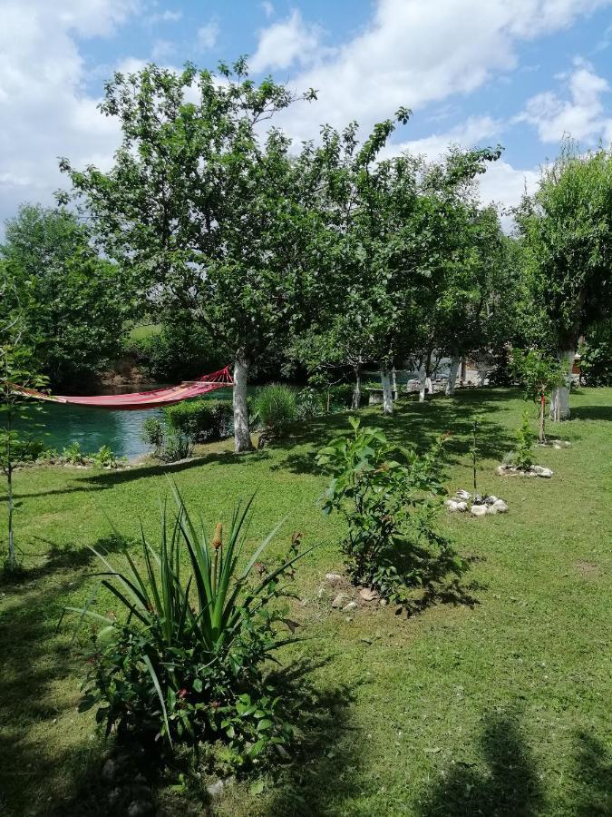 Domacinstvo Una-Ostrovica Kulen Vakuf Bagian luar foto