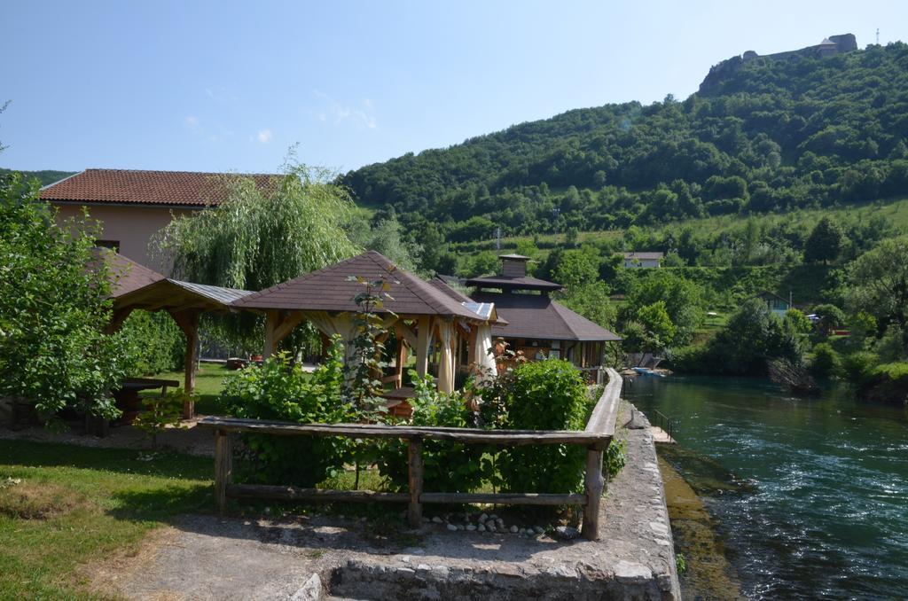Domacinstvo Una-Ostrovica Kulen Vakuf Ruang foto